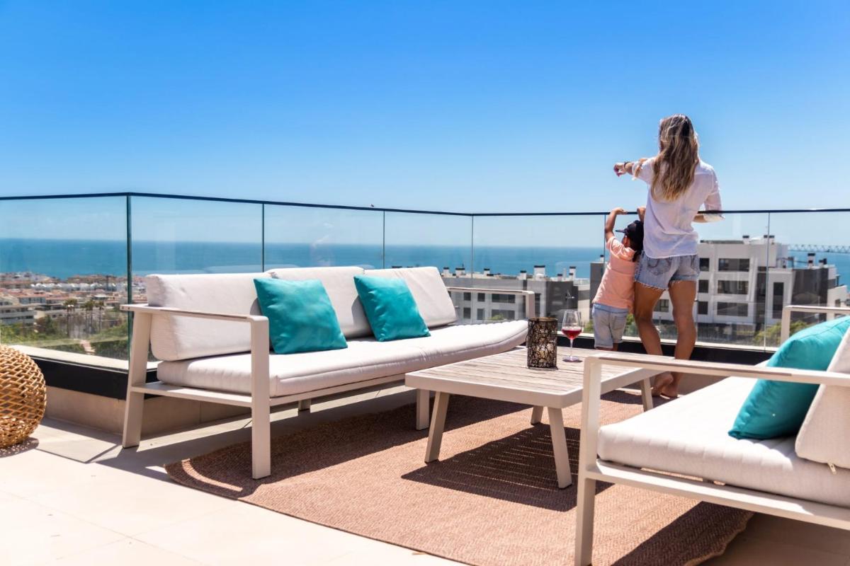 LUXURY PENTHOUSE, WITH BREATHTAKING VIEWS, 109 sqm TERRACE, OUTDOOR JACUZZI, walk distance to the port, shops and restaurants - Housity