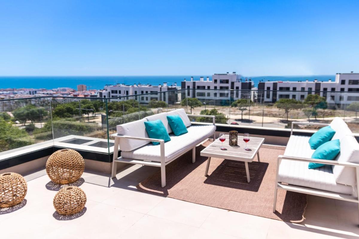 LUXURY PENTHOUSE, WITH BREATHTAKING VIEWS, 109 sqm TERRACE, OUTDOOR JACUZZI, walk distance to the port, shops and restaurants - Housity