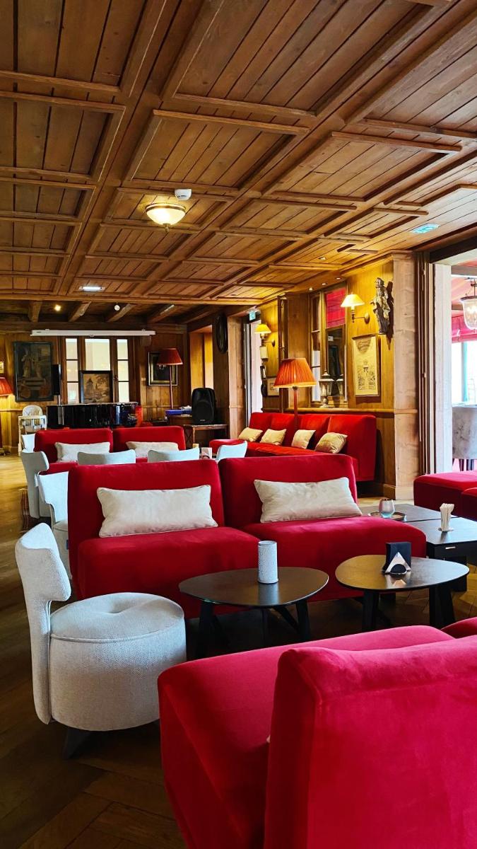 Coin salon dans l'établissement Les Violettes Hotel & Spa