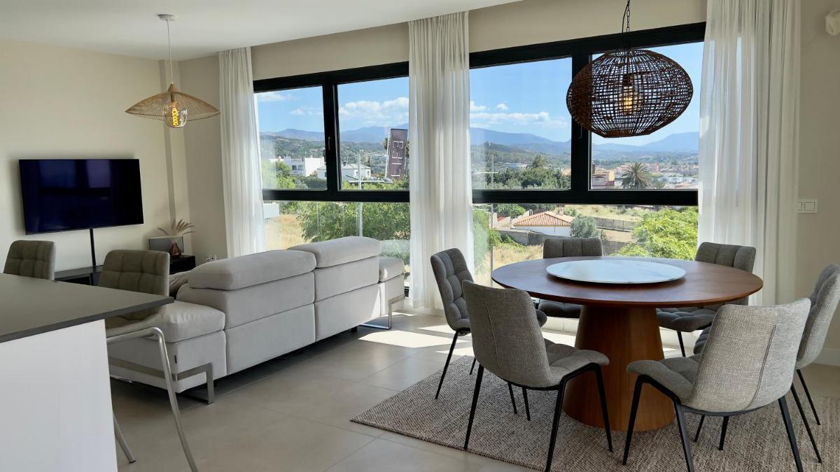 LUXURY PENTHOUSE, WITH BREATHTAKING VIEWS, 109 sqm TERRACE, OUTDOOR JACUZZI, walk distance to the port, shops and restaurants - Housity