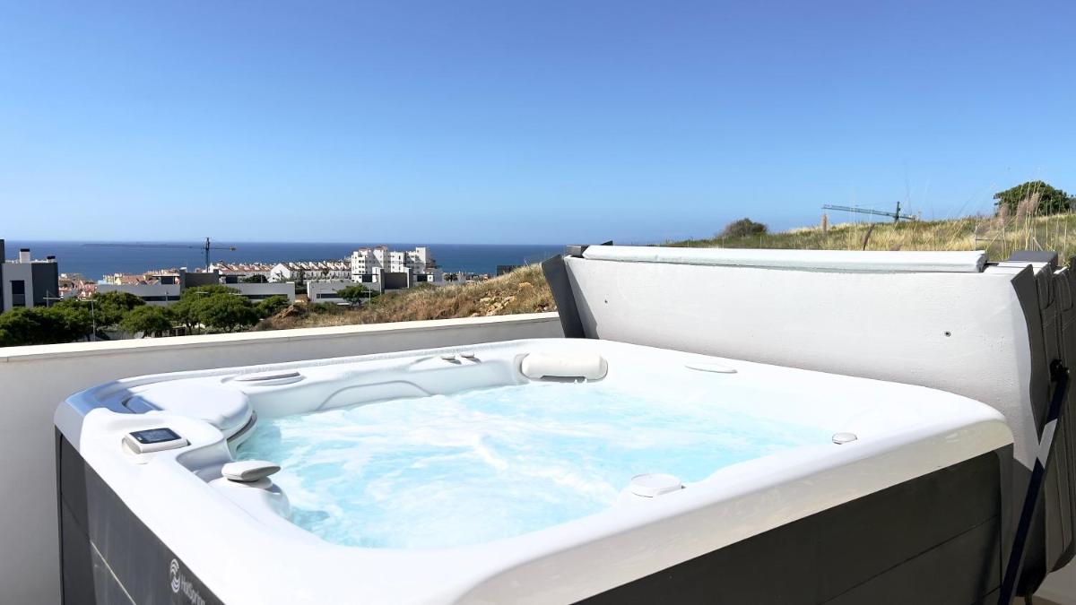 LUXURY PENTHOUSE, WITH BREATHTAKING VIEWS, 109 sqm TERRACE, OUTDOOR JACUZZI, walk distance to the port, shops and restaurants - Housity