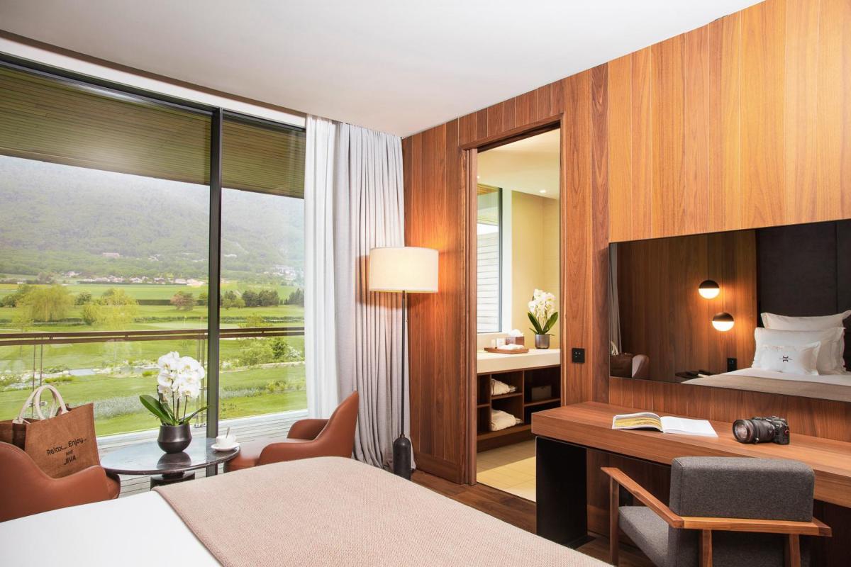 Un ou plusieurs lits dans un hébergement de l'établissement Jiva Hill Resort - Genève