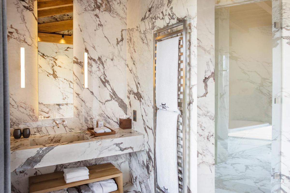 Salle de bains dans l'établissement Jiva Hill Resort - Genève