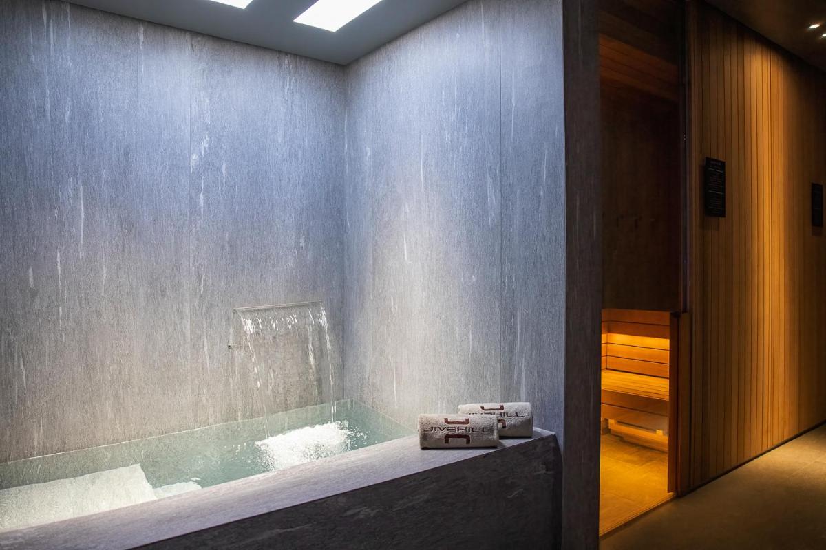 Salle de bains dans l'établissement Jiva Hill Resort - Genève