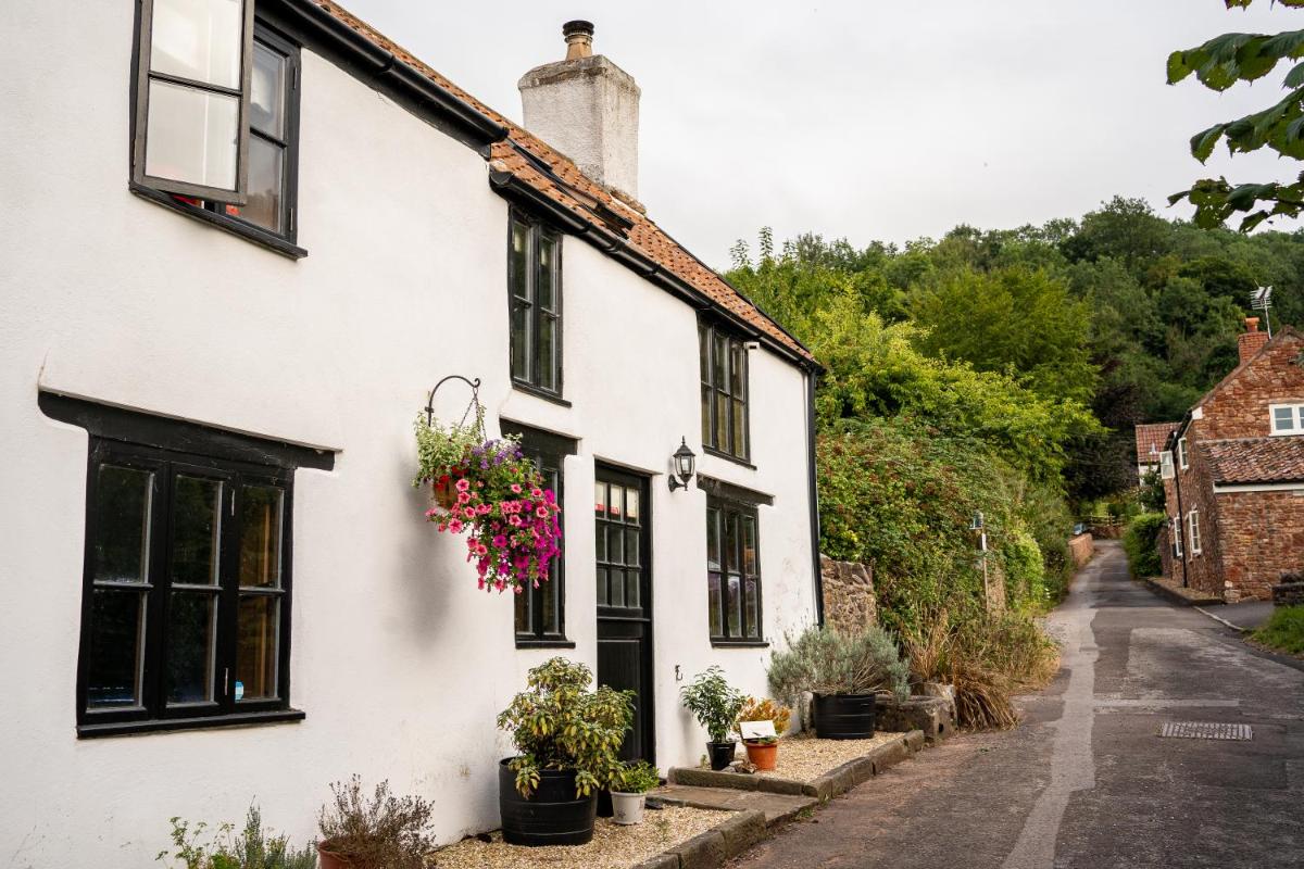 Woodview - cosy 1840s cottage in Chew Valley and Mendip AONB - Housity