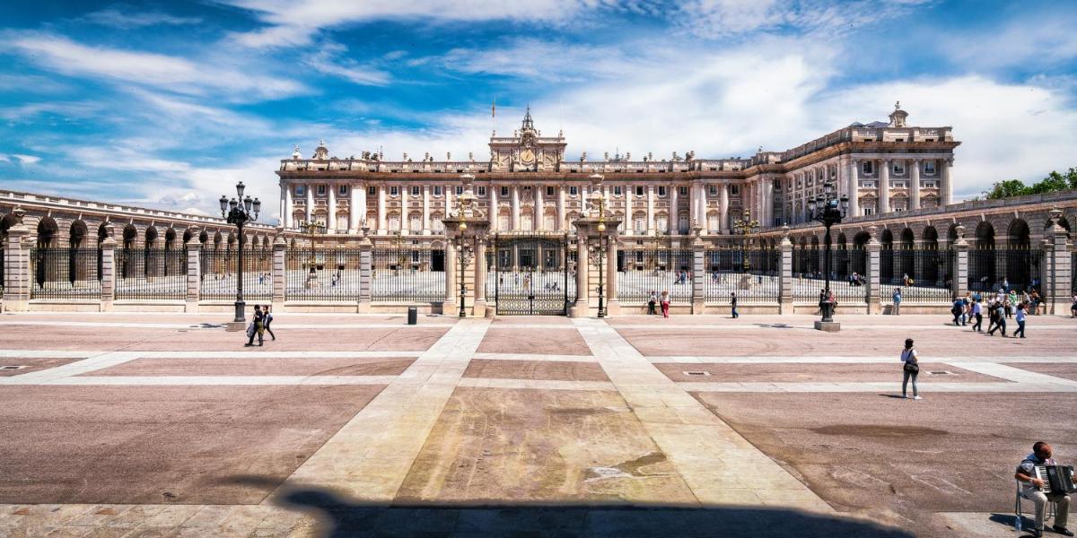 PUERTA DEL SOL Carretas APARTAMENTS & Rooms - Housity