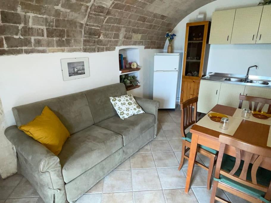 Nonna Marisa House (In the rock) - Housity