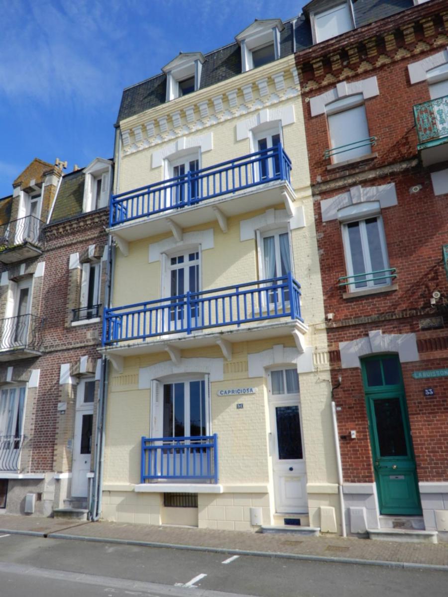 CAPRICES DE MER Appartement avec grand balcon et vue à 300 m plage, apercu mer, lit Queen Size, Mers les Bains Le Treport , petit dejeuner en option, 2 vélos fournis - Housity