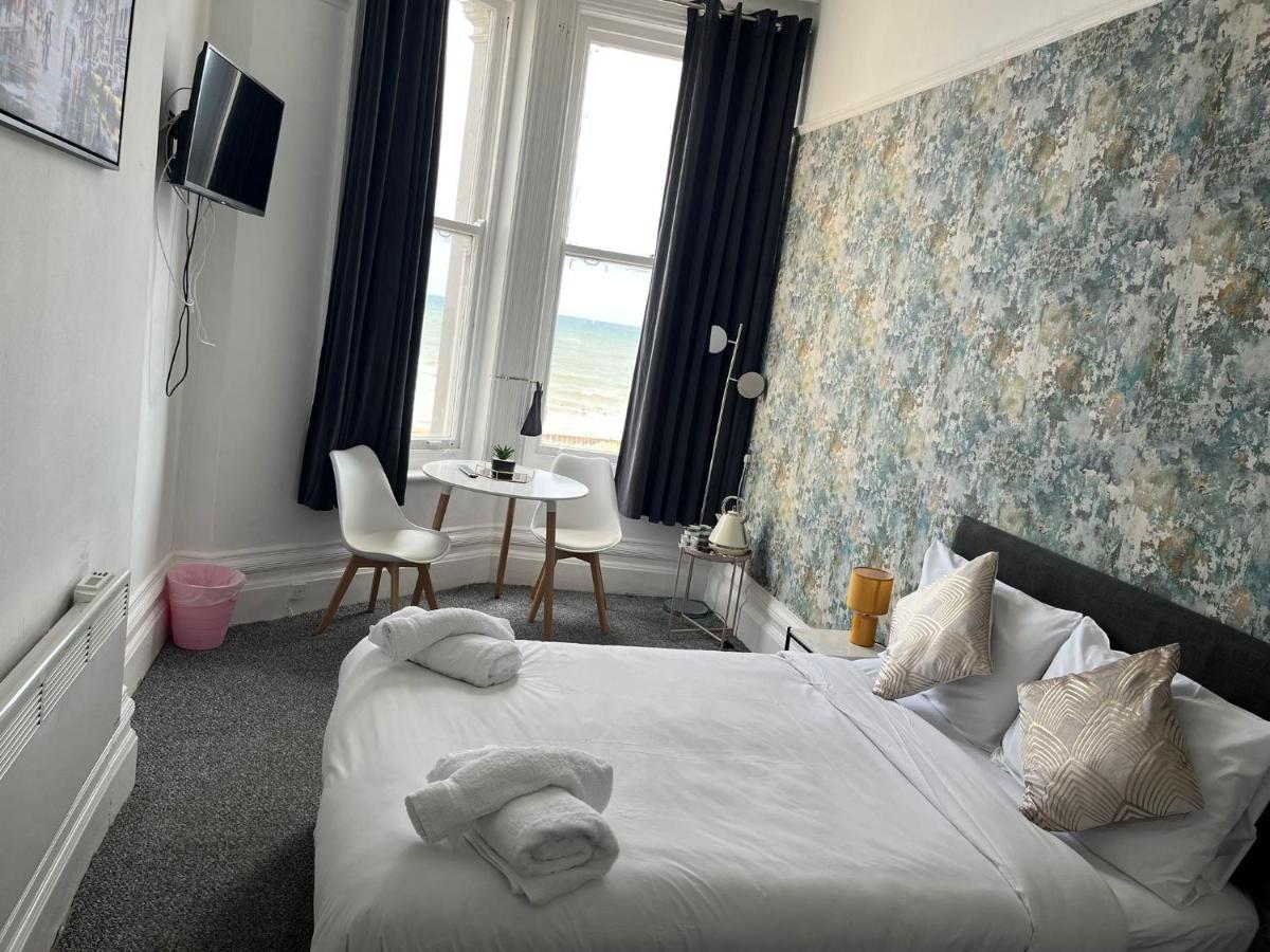 OYO Marine Parade Hotel, Eastbourne Pier - Housity
