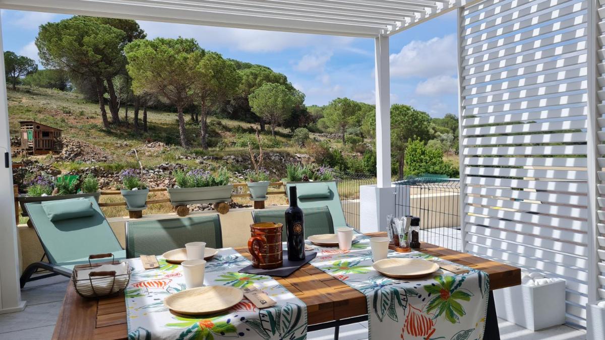 Chambres d'hôtes B&B La Bergeronnette avec piscine couverte chauffée - Housity