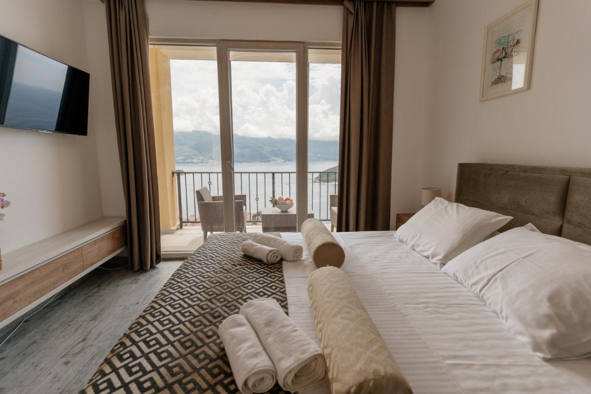 Viewpoint Villa - Housity