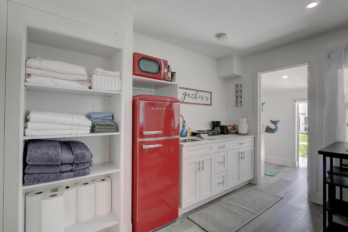 Private Studio Tucked Away on a Private Compound - Housity