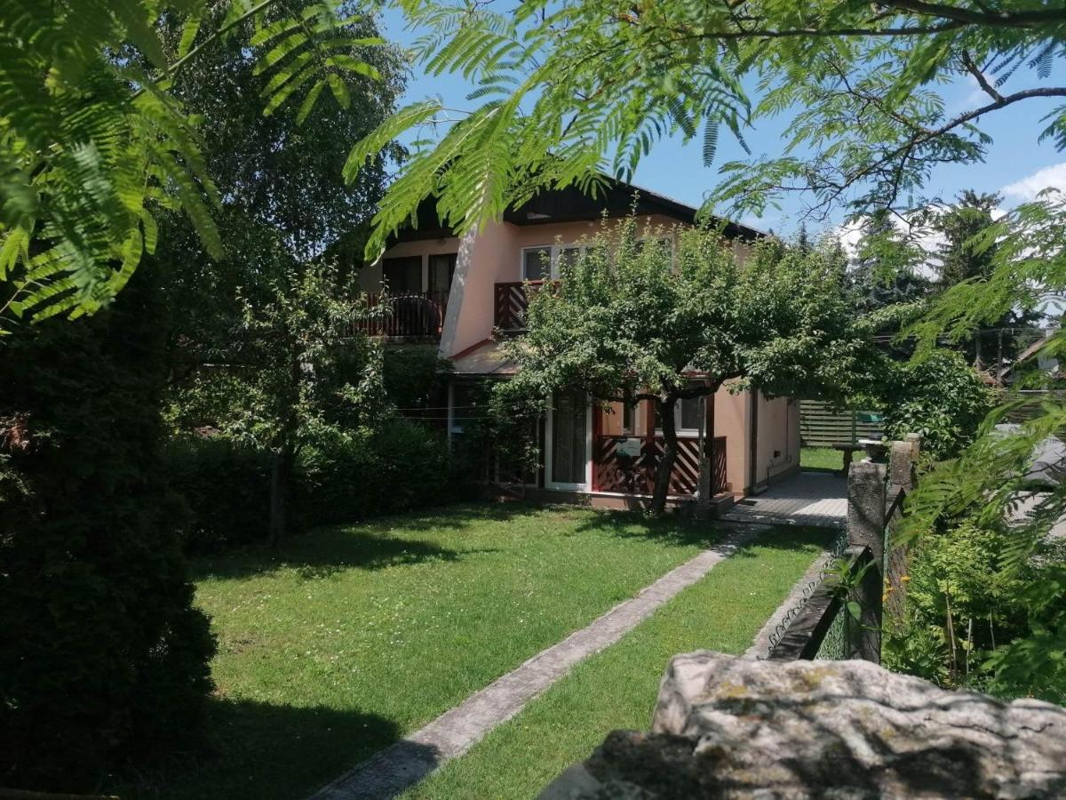 Tavasz apartman - Housity