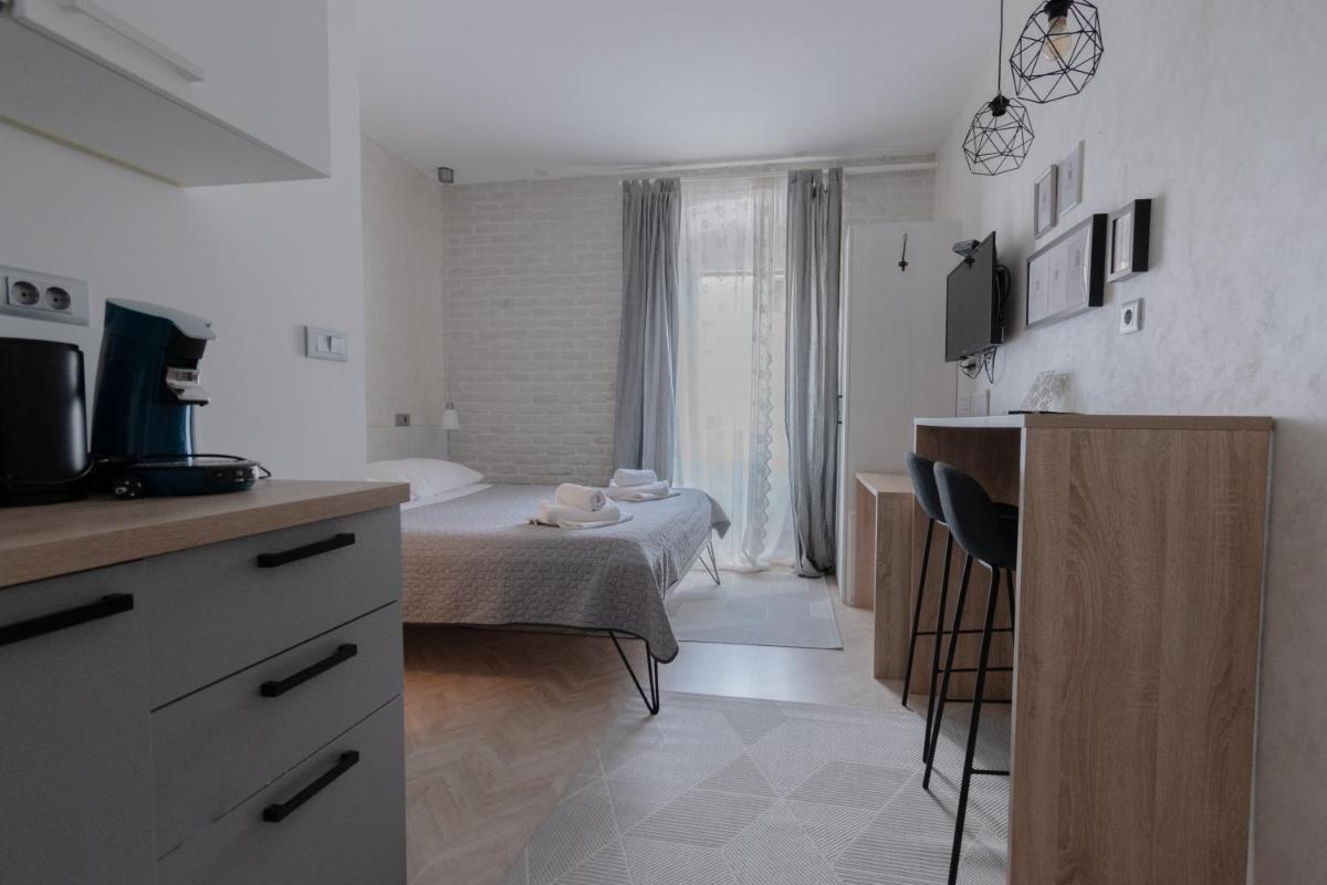 L&B Old Town Studio Apartments - Housity