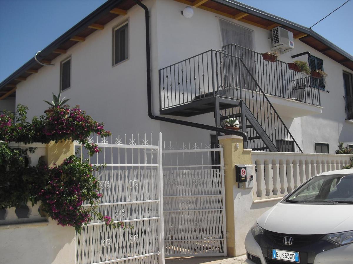 Appartamento tra Lago e Mare - Housity