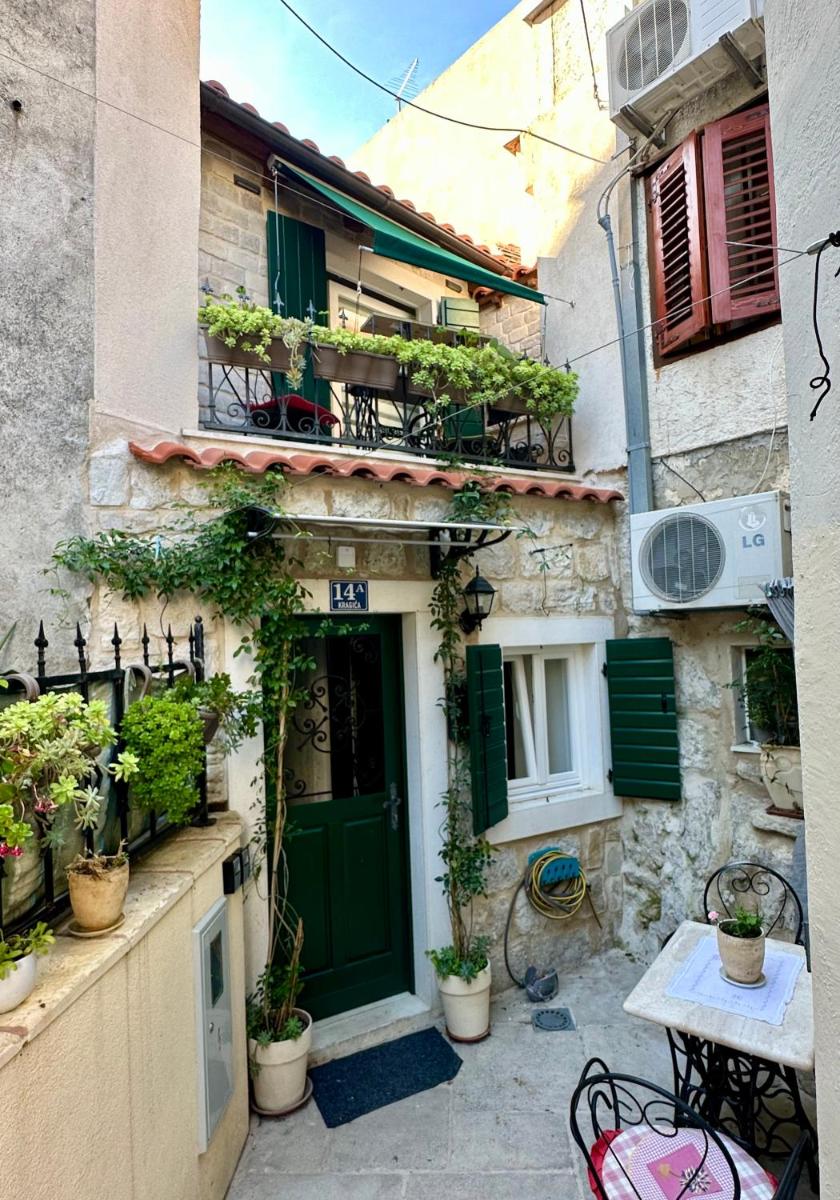 Tiny Dream - Old Town Rooms Split - Housity