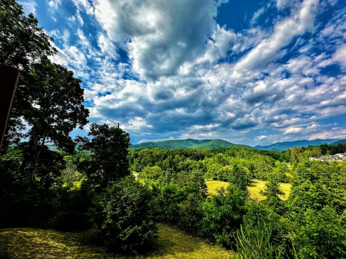 Pleasant Grove Cottages - Misty Mtn (#113) / Lazy Bear (#115) - Housity