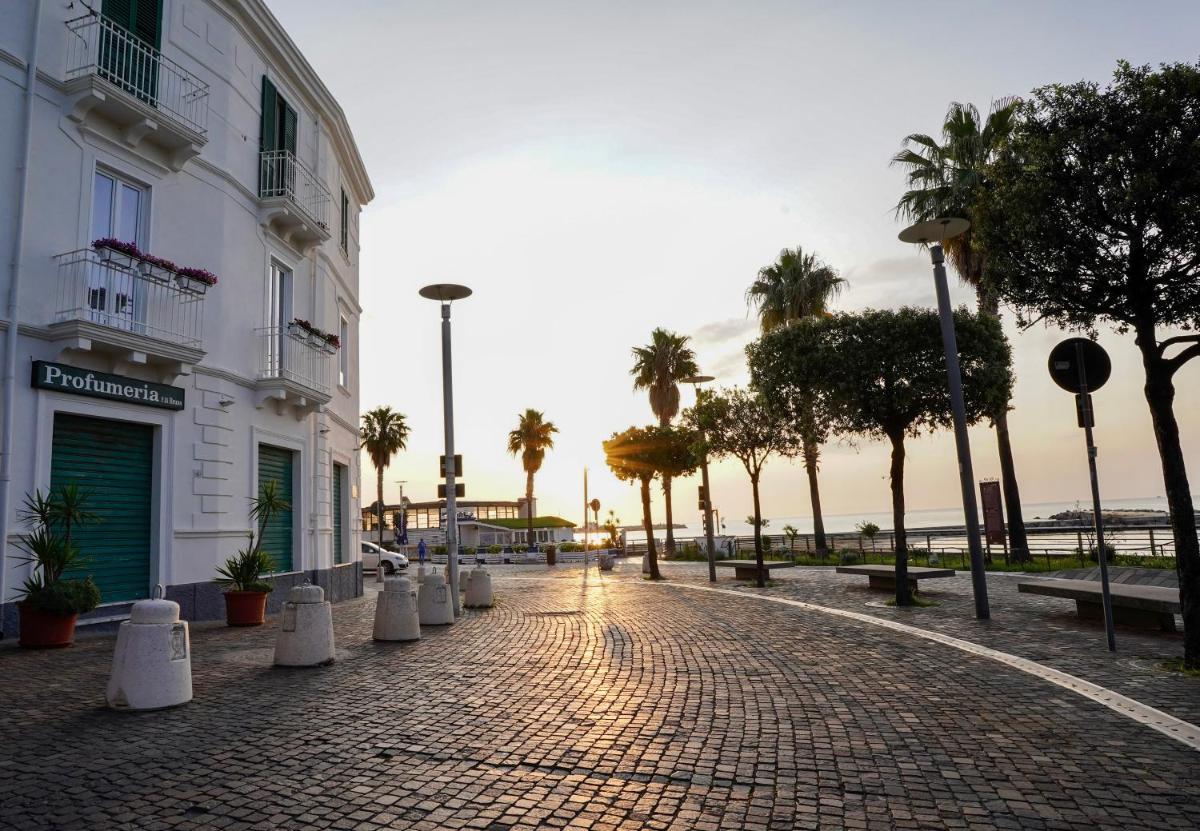 AquaMar Bed and Breakfast - Housity