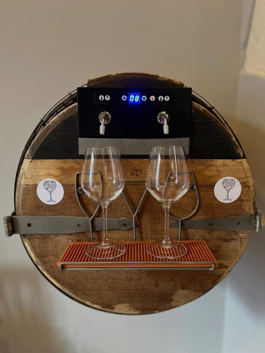 WineExperience- WINE&JACUZZI SUITE - Hizvo