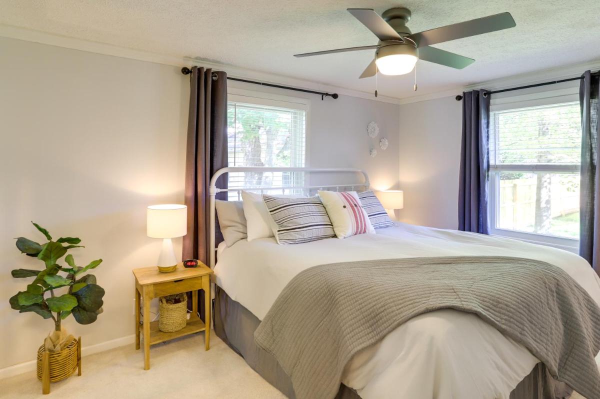Three Oaks Home w/ Guest House - 8 Mi to Beach! - Housity