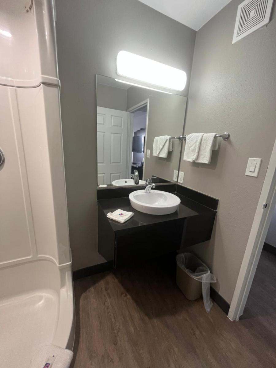 Motel 6-Wichita, KS - AIRPORT - Housity