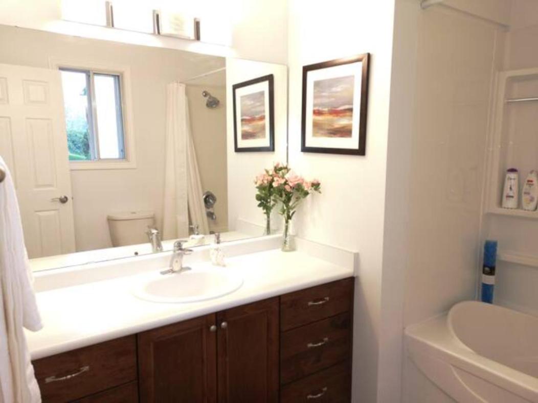 Tranquil Retreat Spacious 2-Bedroom on a Serene Acreage - Housity