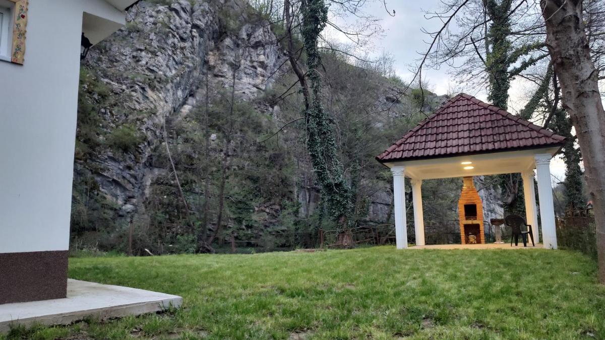 Cabana 2 Râuri - Housity