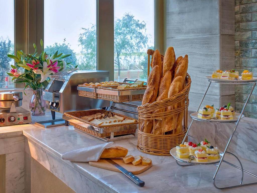 Kyriad Marvelous Hotel Shanghai International Tourist Resort Pudong Airport - Housity