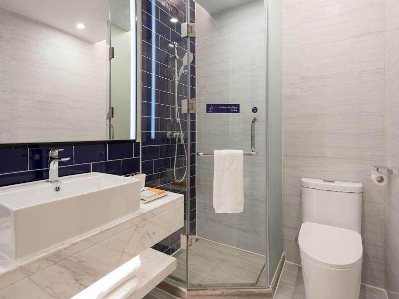 Kyriad Marvelous Hotel Guangzhou Shangxiajiu Pedestrian Street - Housity