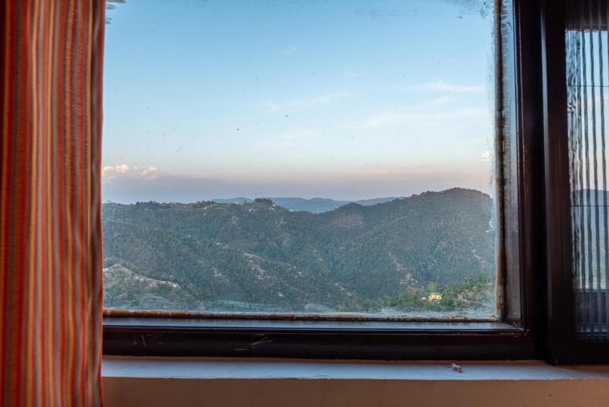 Heavenly Daze, Studio overlooking the hills w wifi by Roamhome - Housity