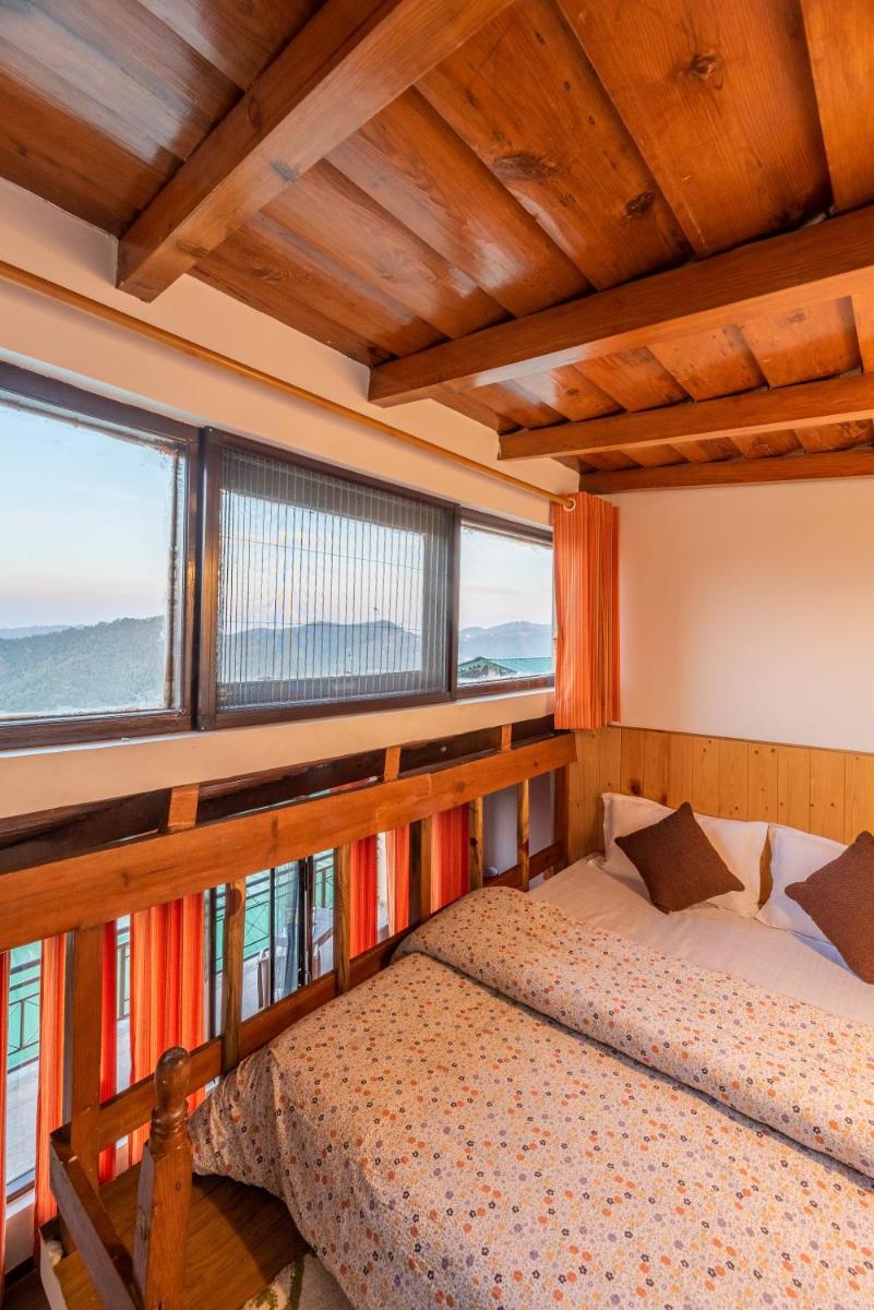 Heavenly Daze, Studio overlooking the hills w wifi by Roamhome - Housity
