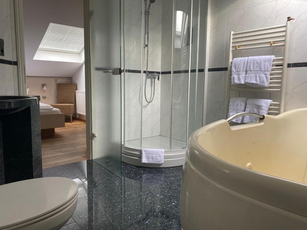 Boutique-garni Hotel Papillon - Housity