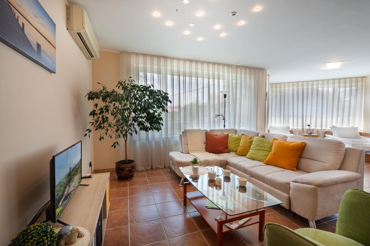 Вила Костадинов - Housity