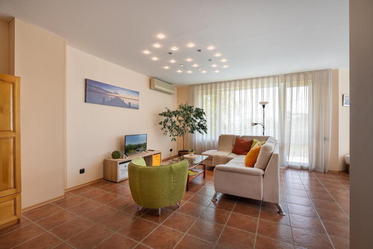 Вила Костадинов - Housity