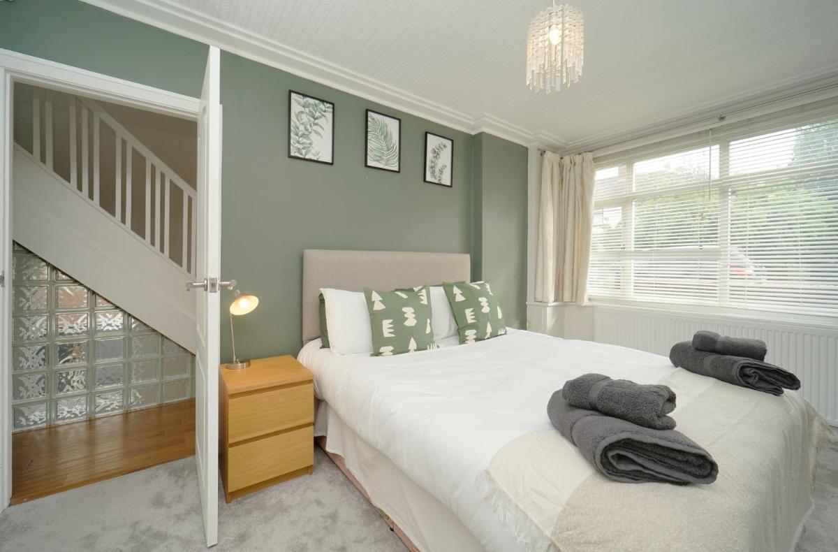 Stunning 5 bed house in Chapel Allerton, sleeps 9 - Housity