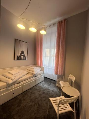 Hostel Plac Kolegiacki - Housity