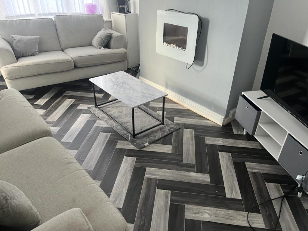 Modern property close to Aintree Hospital & Motorways - Housity