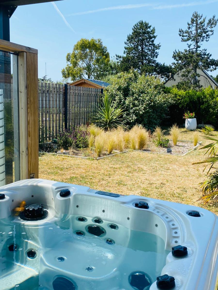 Escale à 2 dans le Skiff, bord de mer et spa - Housity