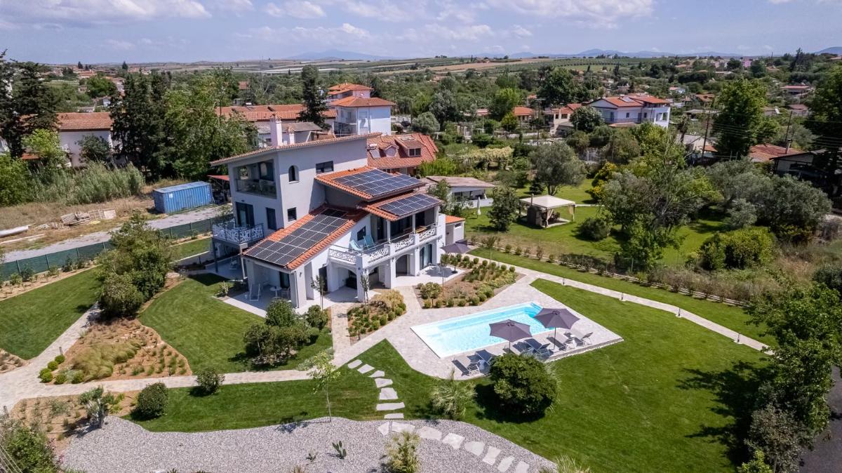 Electra BeachFront Suites, Nea Irakleia - Housity
