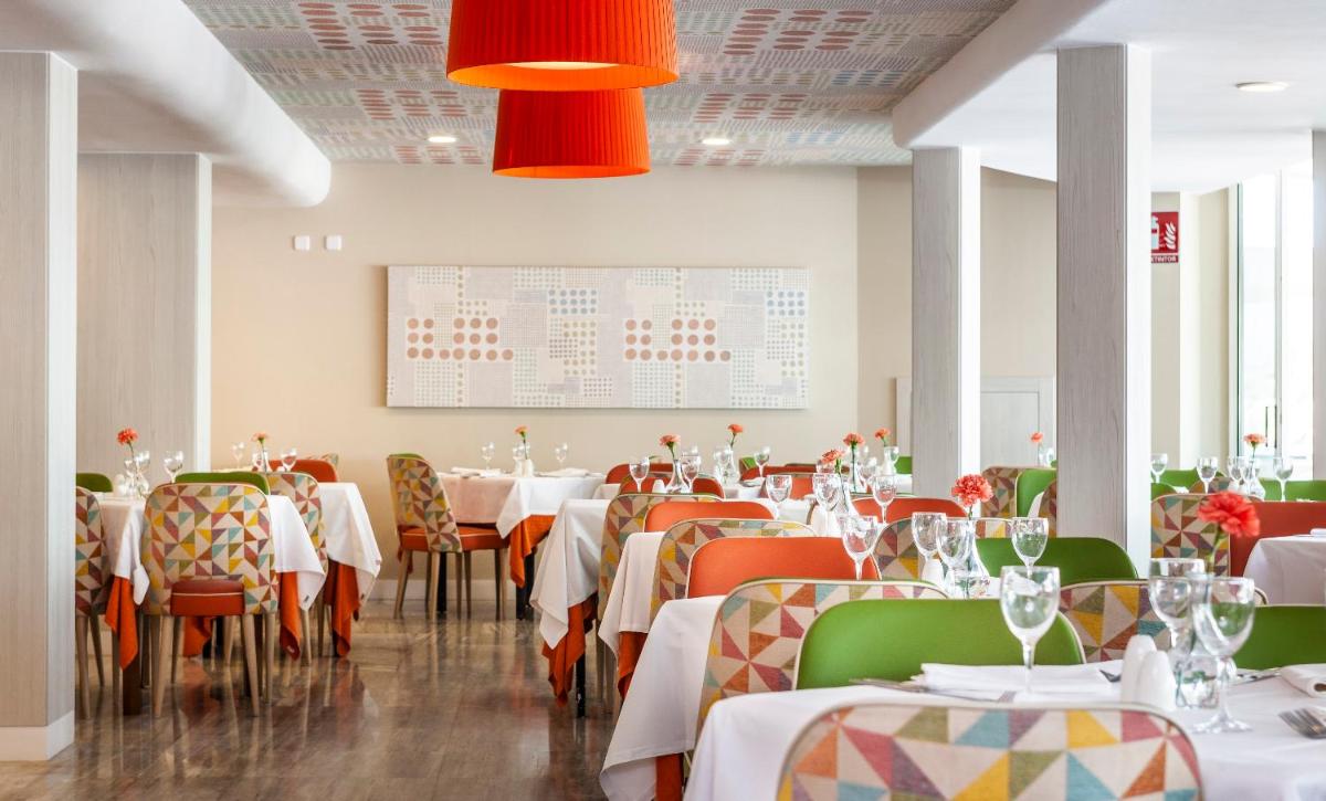 Un restaurante o sitio para comer en Hotel Clumba