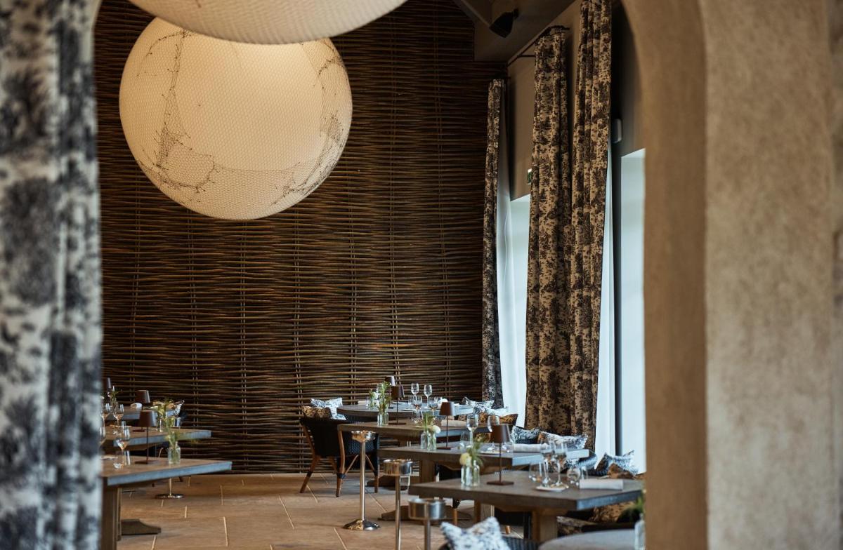 Restaurant ou autre lieu de restauration dans l'établissement COMO Le Montrachet