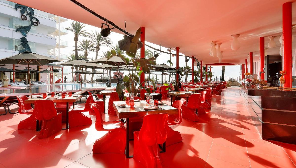 Zona de estar de The Unexpected Ibiza Hotel - Ushuaïa Club entrance included