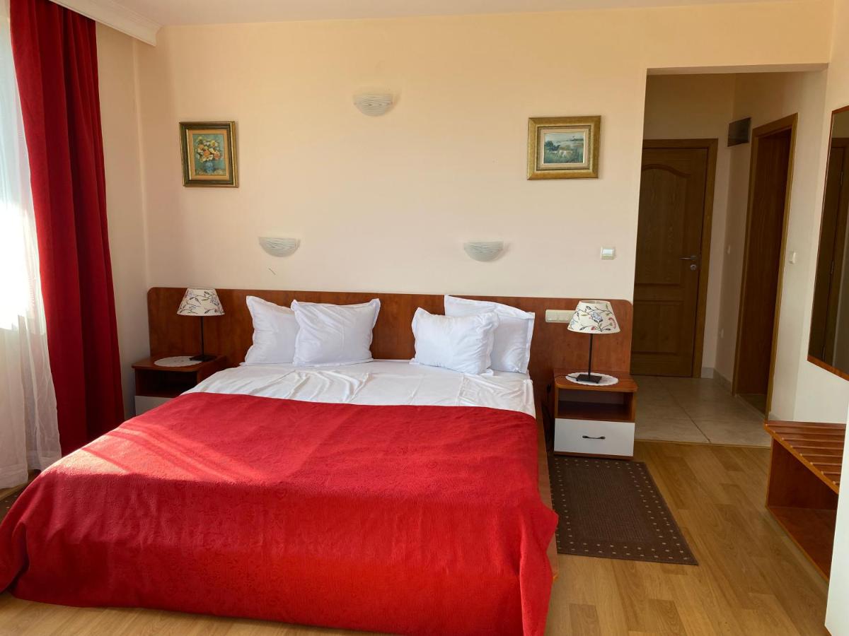 Guest House Golden Flake 4km from Bolata beach - Housity