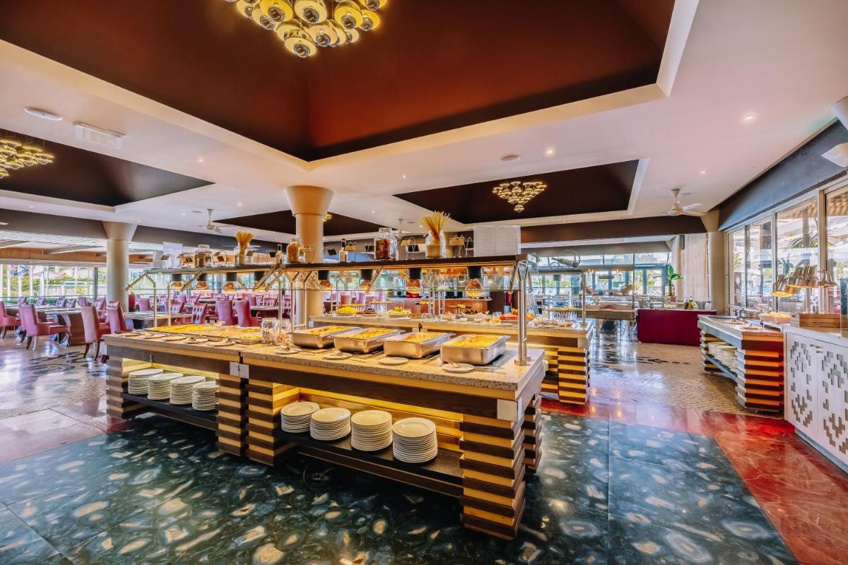 Um restaurante ou outro lugar para comer em Muthu Clube Praia da Oura