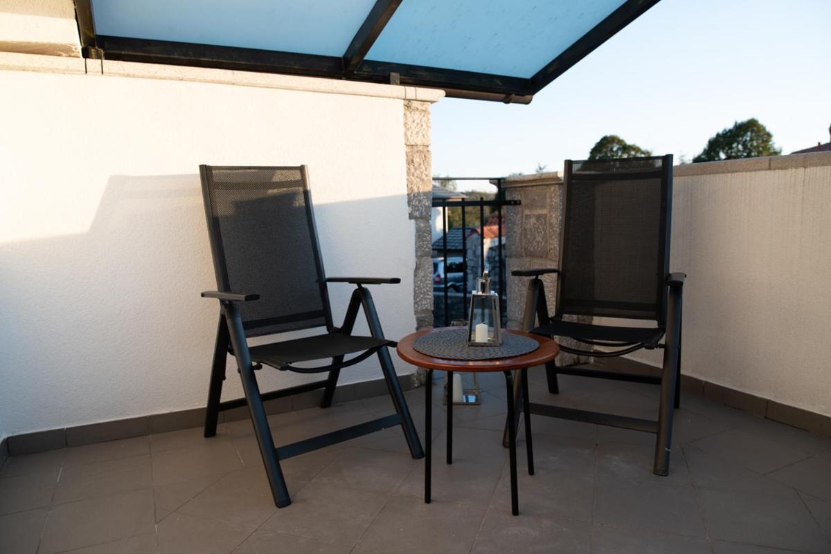 Castle house rooms, swimming pool & sauna & tennis court & wine cellar - Housity