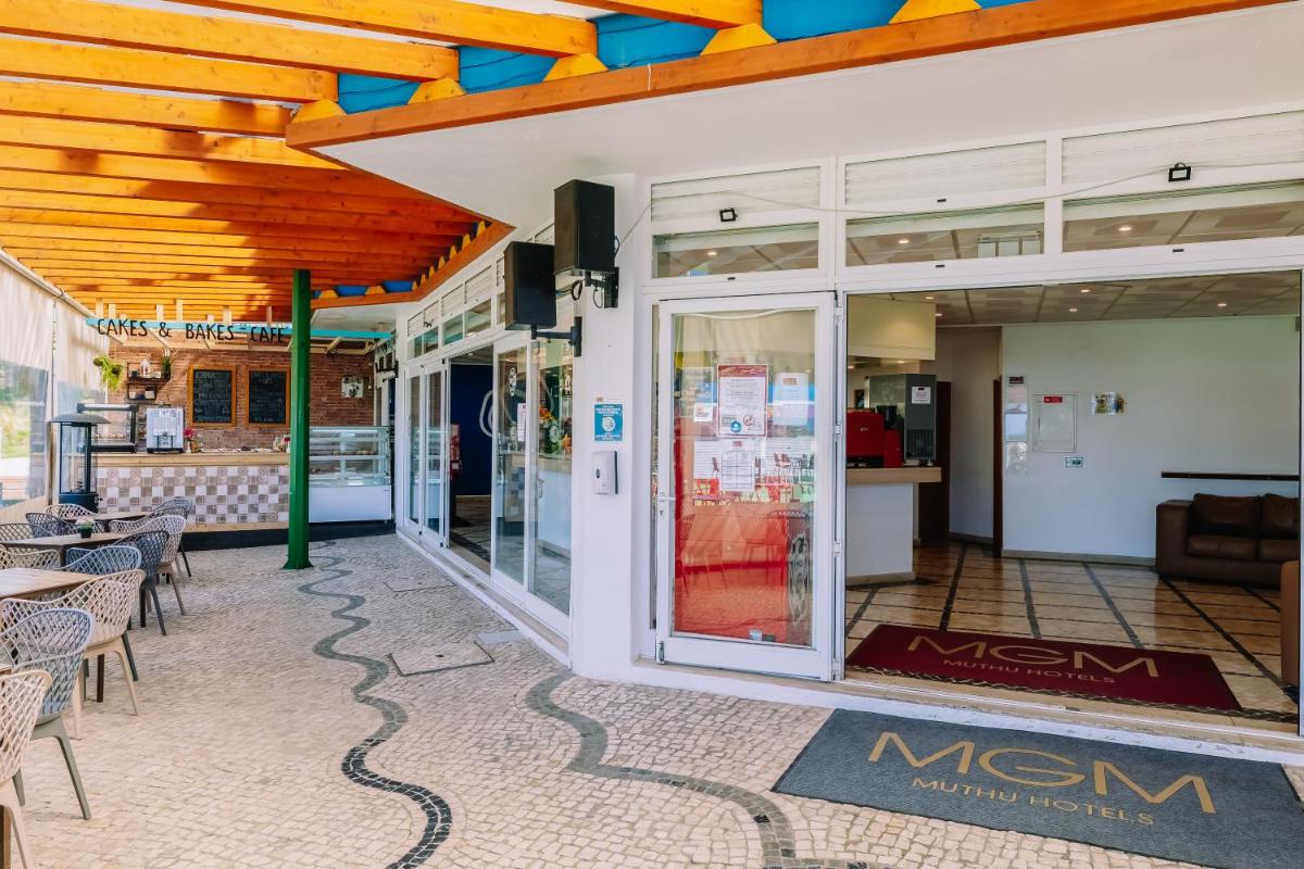 Um restaurante ou outro lugar para comer em Muthu Clube Praia da Oura