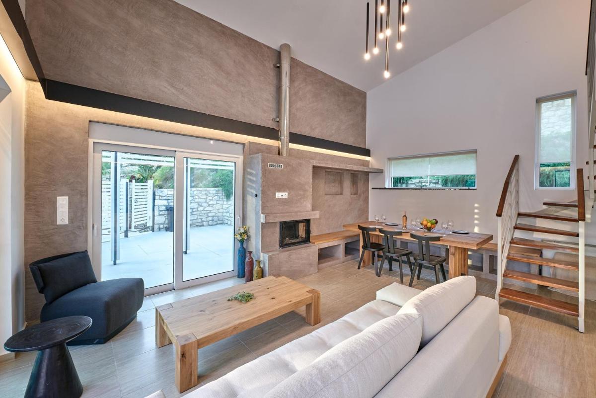 Moly - Luxury Villa with Heated Private Pool - Housity