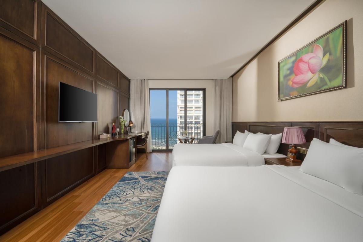 Golden Lotus Hotel Da Nang - Rooftop Bar Sea View - Housity