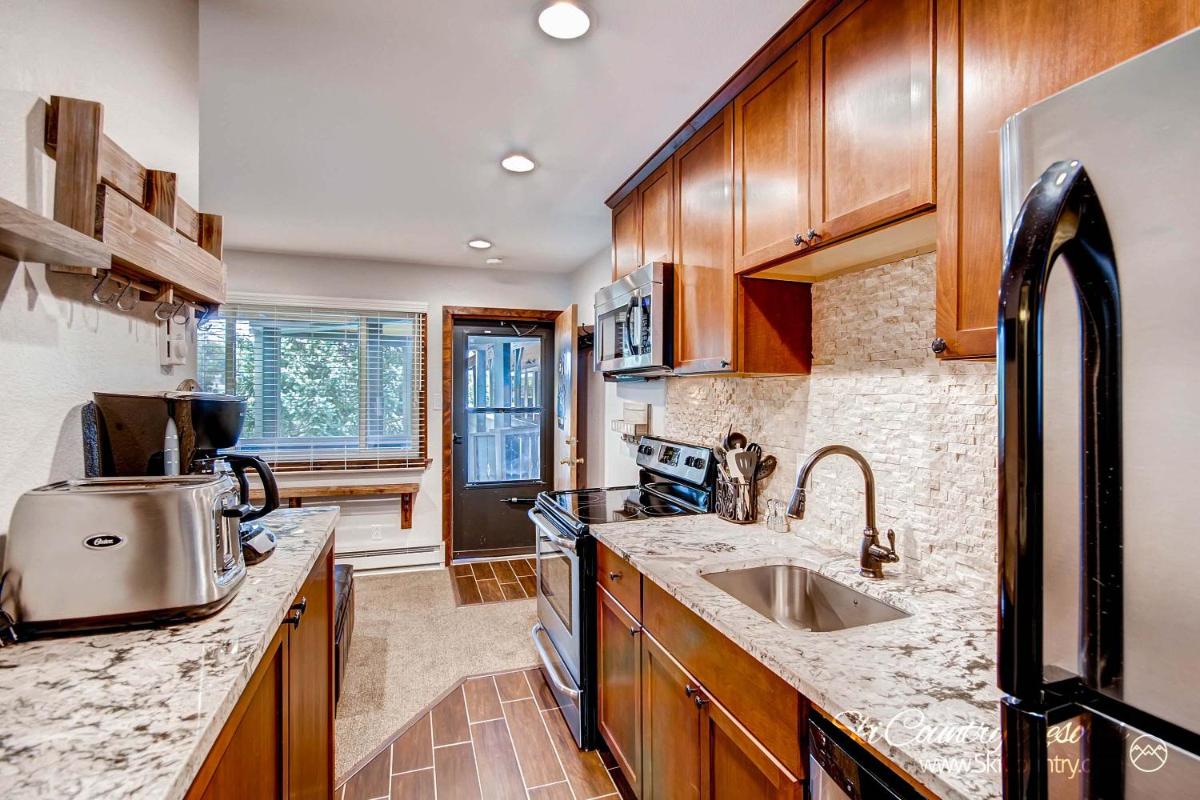 Charming Unit with Updates, A Stylish and Modern Haven Steps from Town PM5A - Housity