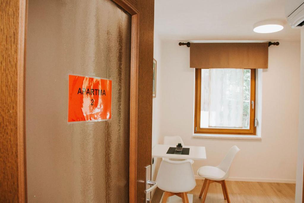 Apartmaji URŠIČ - Housity